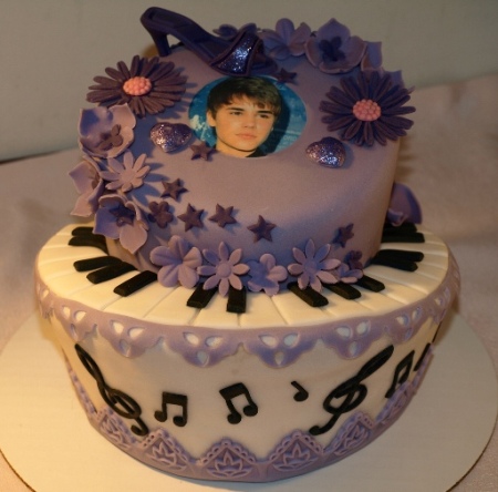 Justin Bieber Birthday Cakes on Justin Bieber Birthday Cake   Erica S Edibles